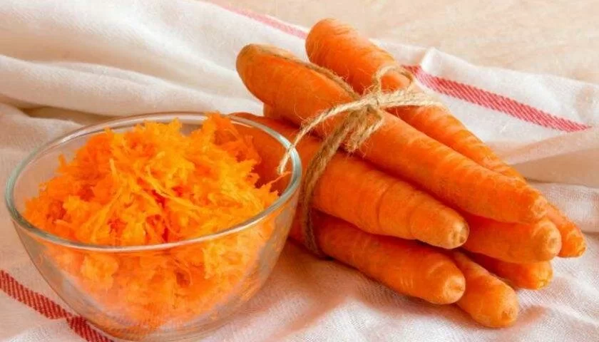 Морковно-яичная смесь для улучшения цвета кожи лица