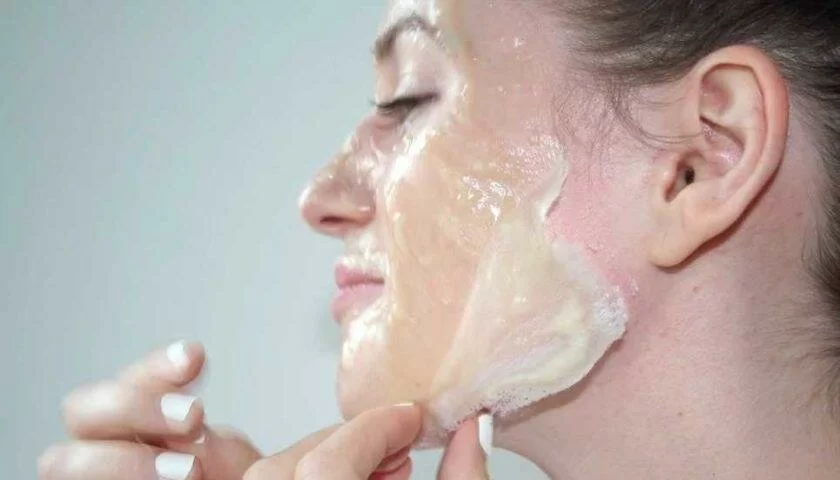 Как освежить кожу желатиновой маской за 5 минут