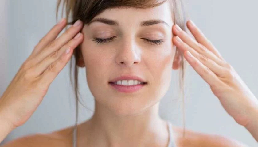 Как правильно делать массаж для упругой кожи лица во время умывания
