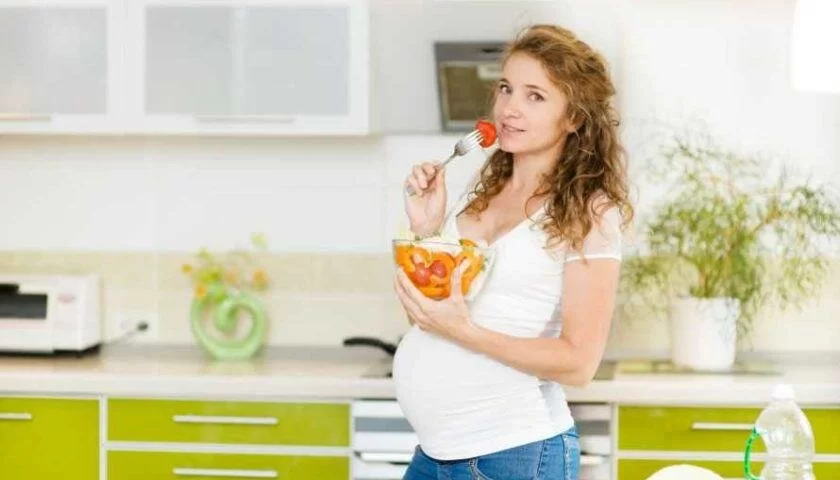 Почему женщины в беременность часто толстеют, и как этого избежать?