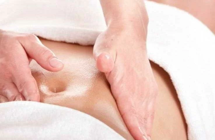 Как делать массаж от свисающей кожи на животе
