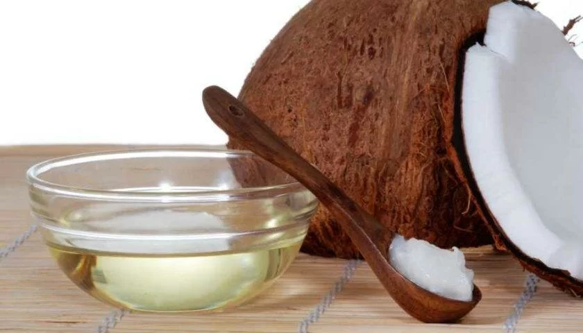 Домашняя маска с кокосовой стружкой и молоком против сухости кожи