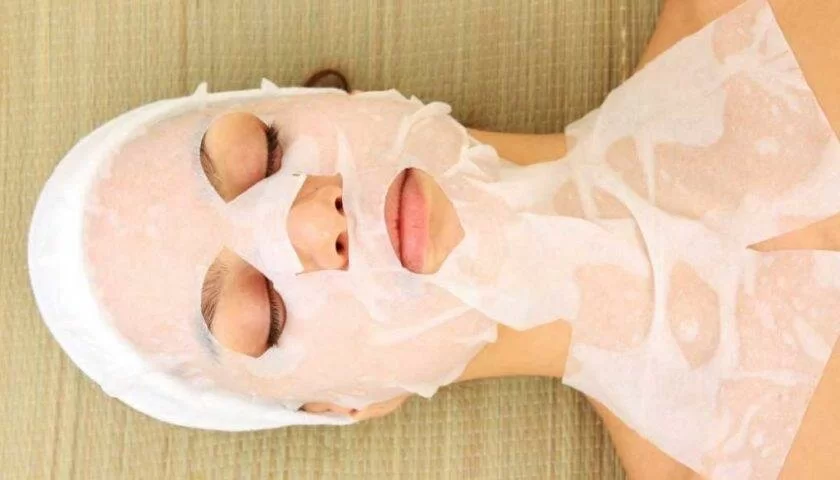 Медово-молочная маска на ткани для идеального тонуса кожи лица и шеи
