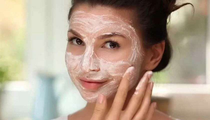 Как добавить коже лица упругости с помощью маски на дрожжах и кефире