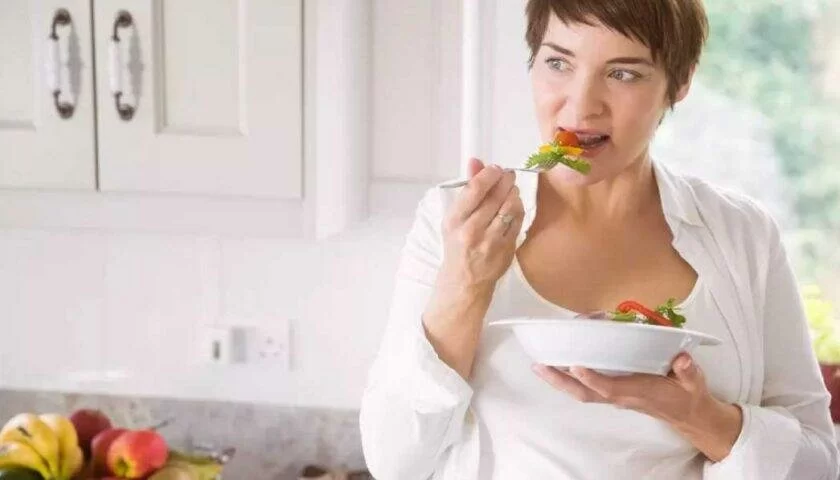 Почему женщины после 40 лет чаще нарушают диеты для похудения