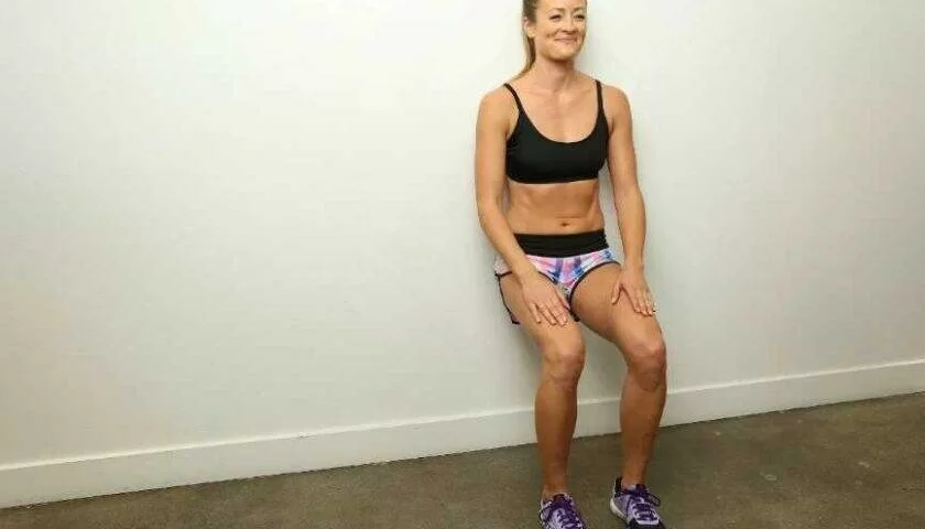 Упражнение «Стульчик» у стены: крепкие и красивые мышцы ног уже через пару месяцев