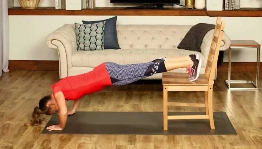  5 упражнений на все тело, которые выполняются не вставая со стула